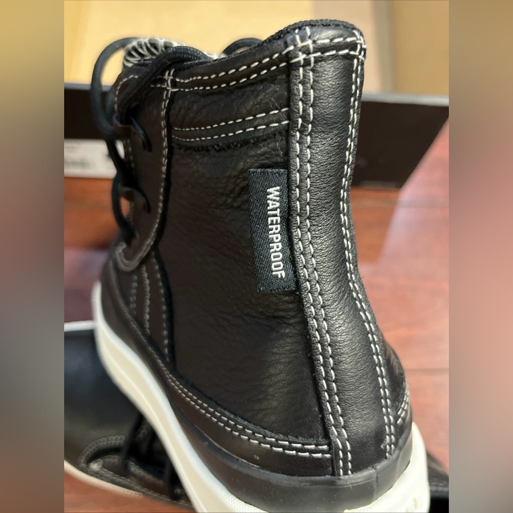 Womens 7.5 Converse Equip Hi Top Boot Leather Waterproof Shoe Black A08555C New - Picture 13 of 16
